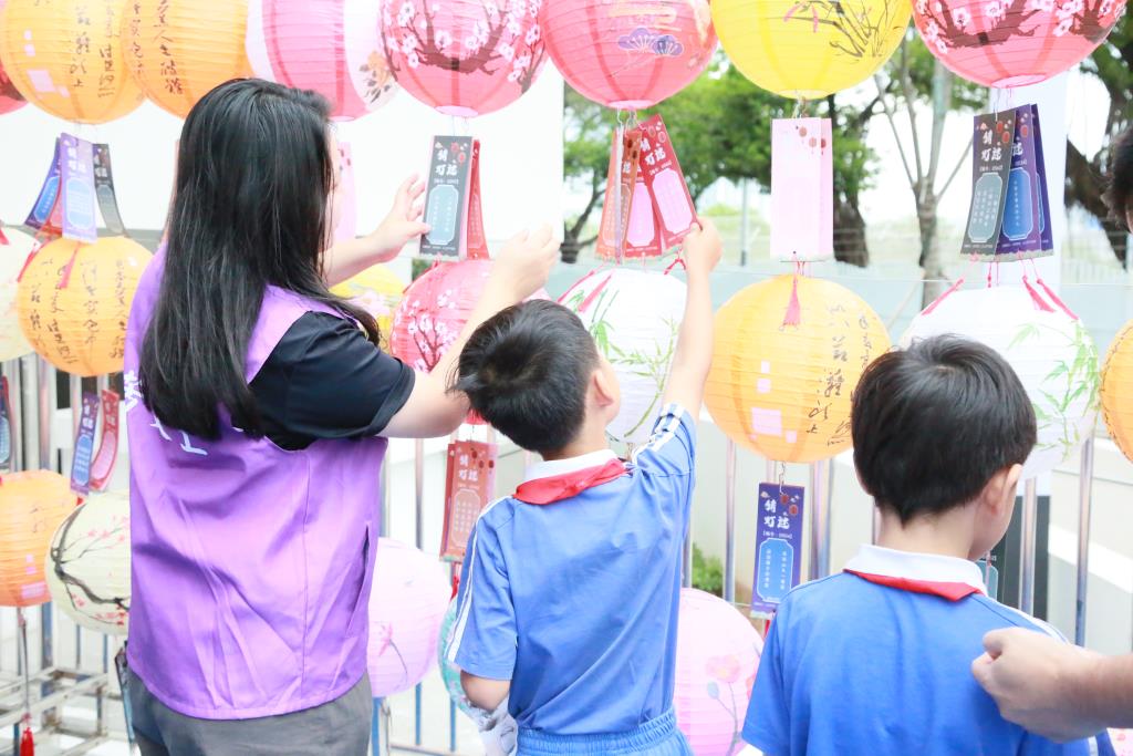 深圳市莲南教育集团安芳小学举行首届诗词大集