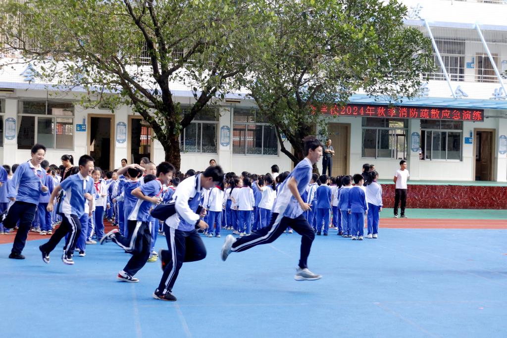 学生安全疏散