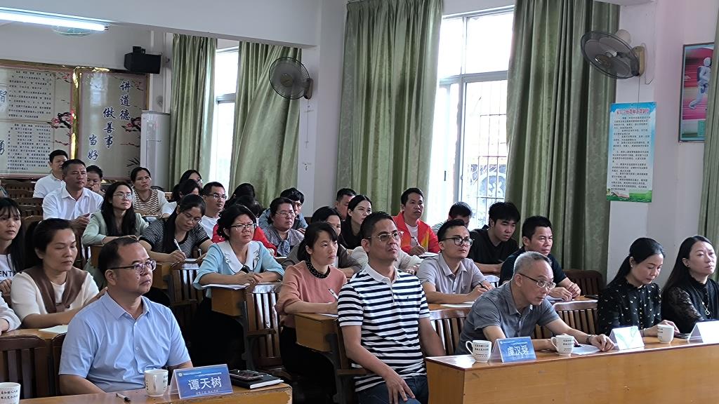 深圳市洪湖小学送教团队赴肇庆怀集中洲镇中心小学开展交流活动