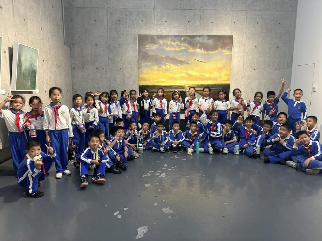 向西学子参观“陈向兵风景书写”艺术展