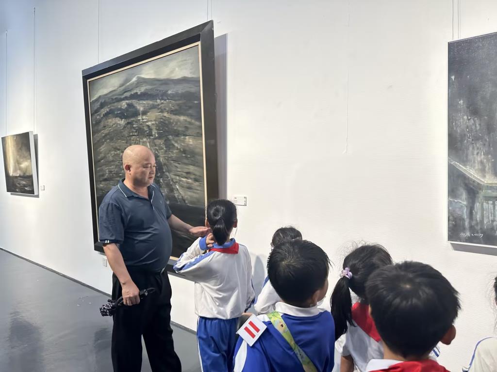 向西学子参观“陈向兵风景书写”艺术展