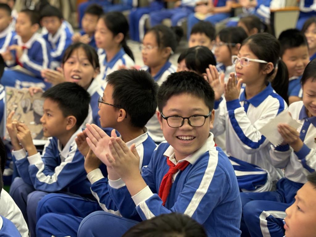 作家进校园，绘梦翠茵间——大吴老师与四年级学生的绘本文学之旅