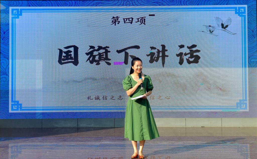 深圳市翠北实验小学升旗仪式照片