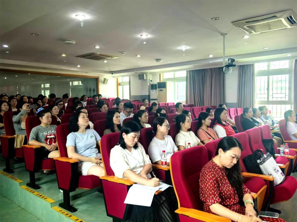 洪湖小学“半月坛”家庭教育活动圆满落幕