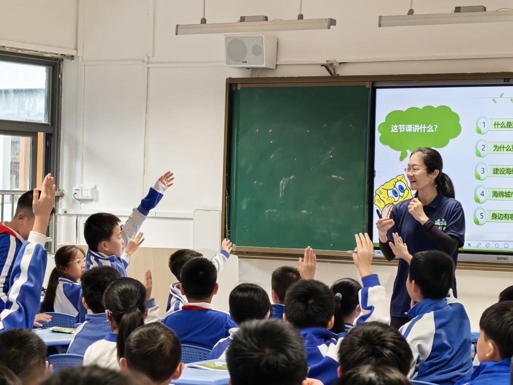 翠茵学校科普盛事：校社联动，共筑美好城市