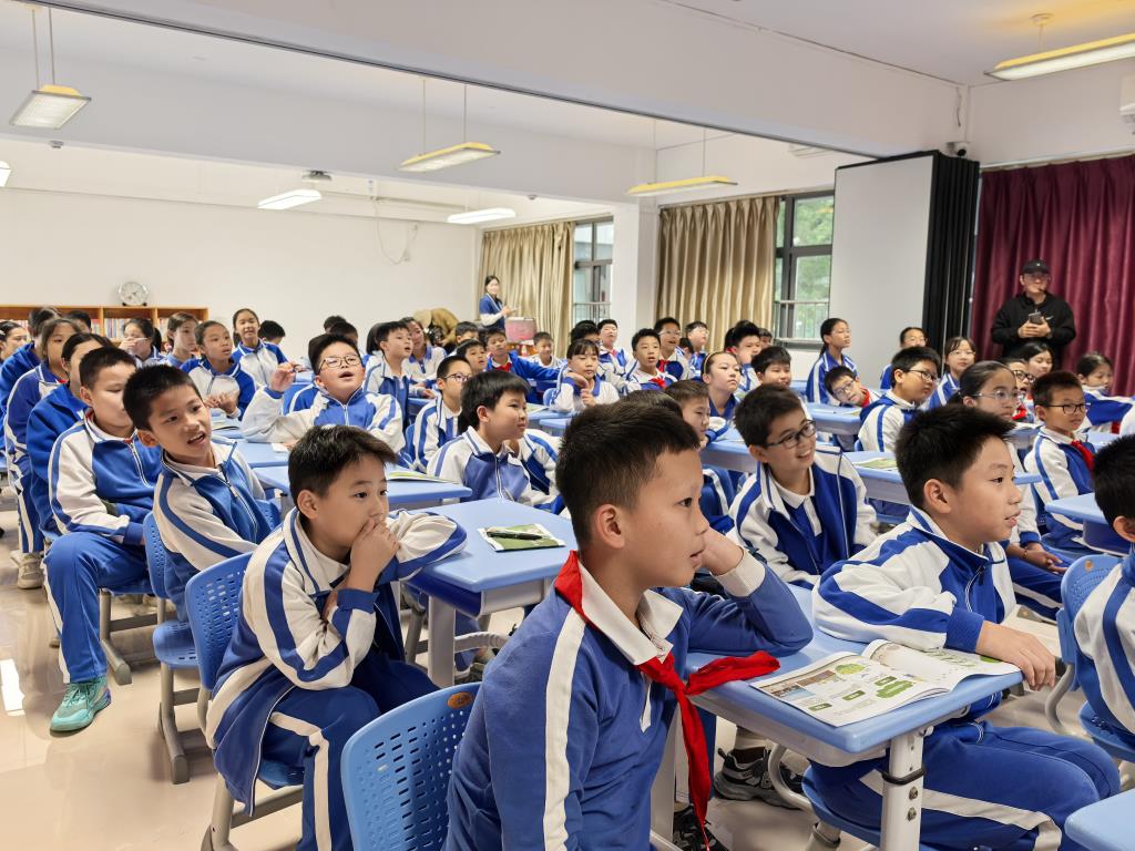 翠茵学校科普盛事：校社联动，共筑美好城市