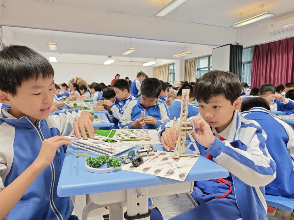 翠茵学校科普盛事：校社联动，共筑美好城市