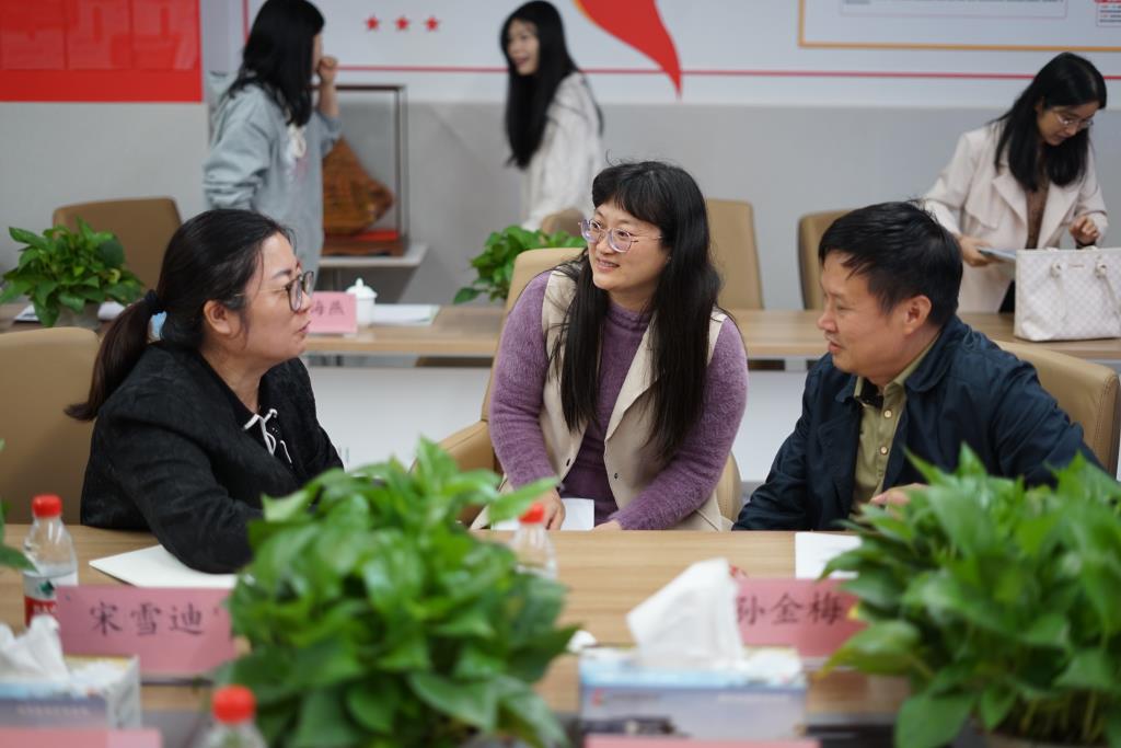 人大附中深圳学校到桂园中学开展教育交流