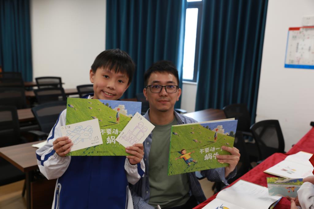 活动尾声，大吴老师寄语孩子们，以经历和阅读塑造更优秀的自己。