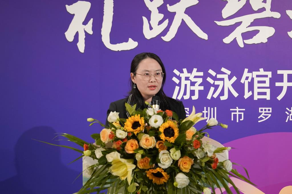曾晶就仪式作讲话