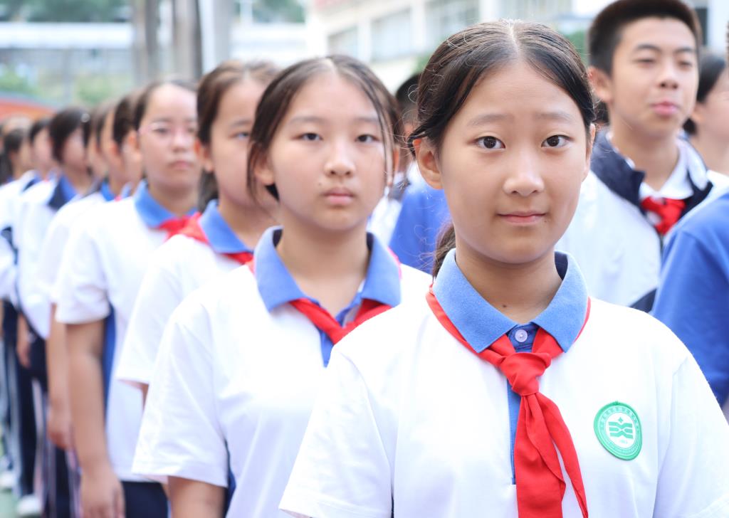 翠园文锦中学举行“学习二十大、争做好少年、扣好人生第一粒扣子