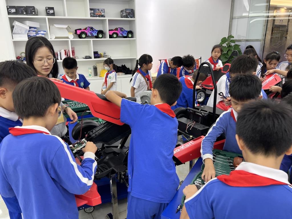 洪湖小学“读行课堂”走进少科城