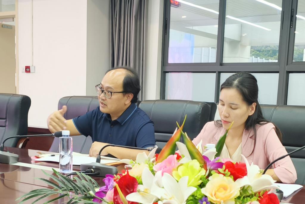 布心中学开展新入职教师座谈交流会