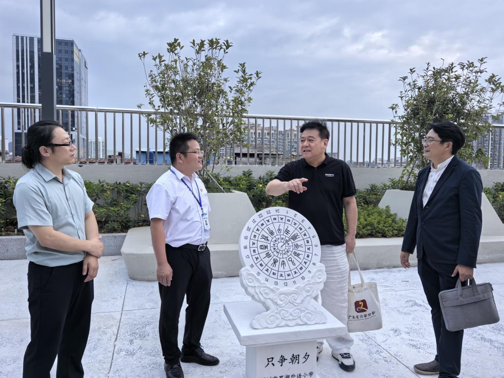 深圳市文艺评论家协会副主席许石林莅临学校调研指导工作