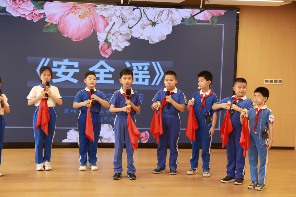 三（6）中队的同学们为大家带来了一首《安全谣》