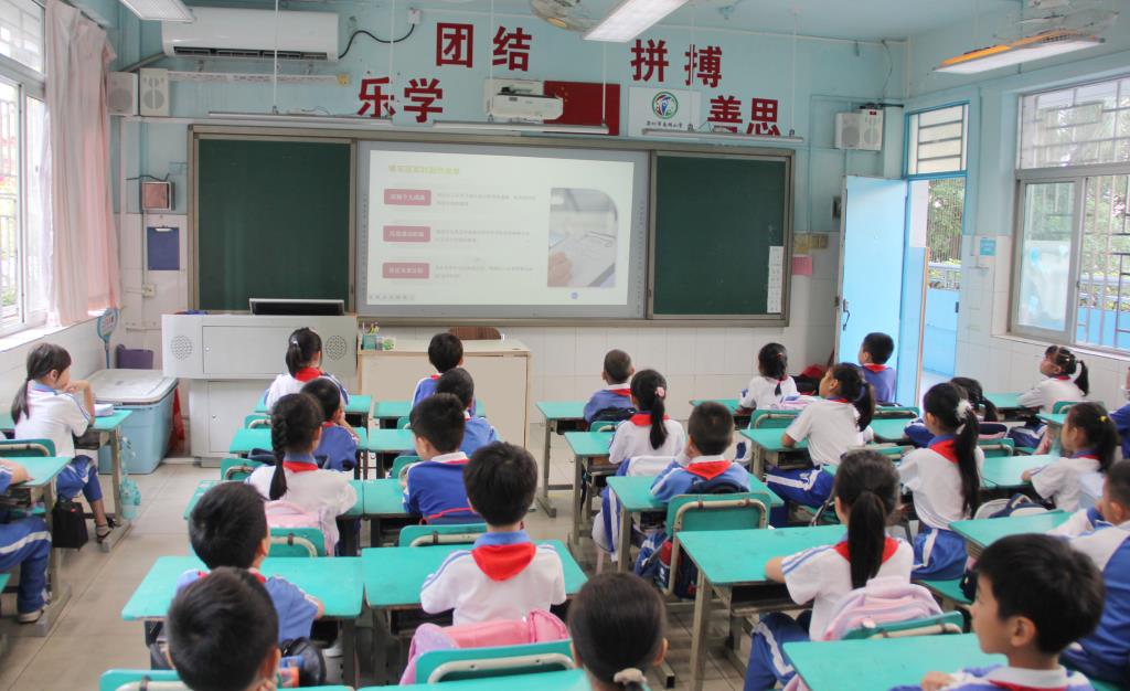 生命奥秘，奇迹展现 ——南湖小学开展校长课堂第十讲