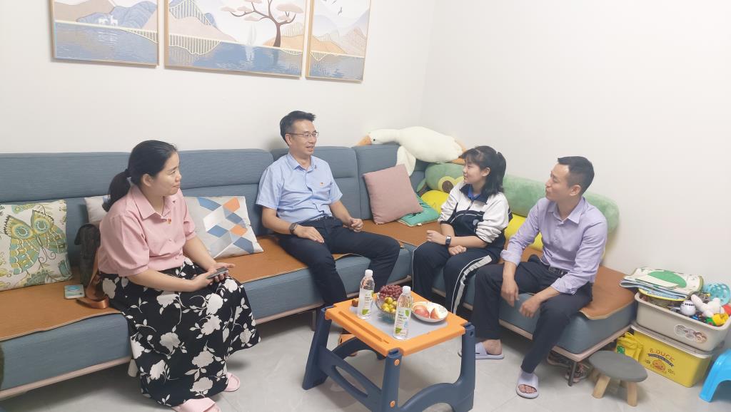 深圳市松泉实验学校党总支开展“千名党员访万家”主题活动
