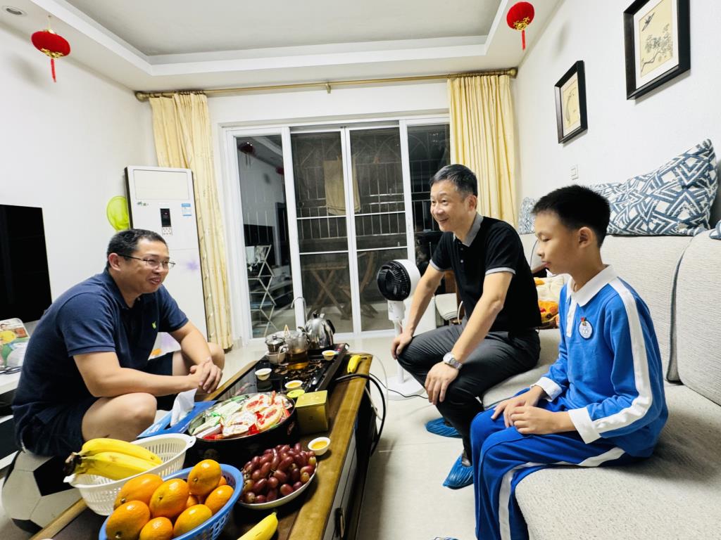 深圳市松泉实验学校党总支开展“千名党员访万家”主题活动