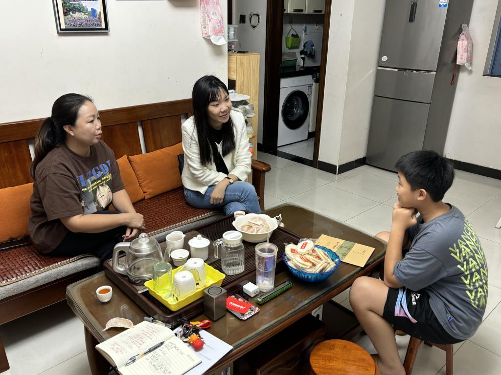 深圳市松泉实验学校党总支开展“千名党员访万家”主题活动