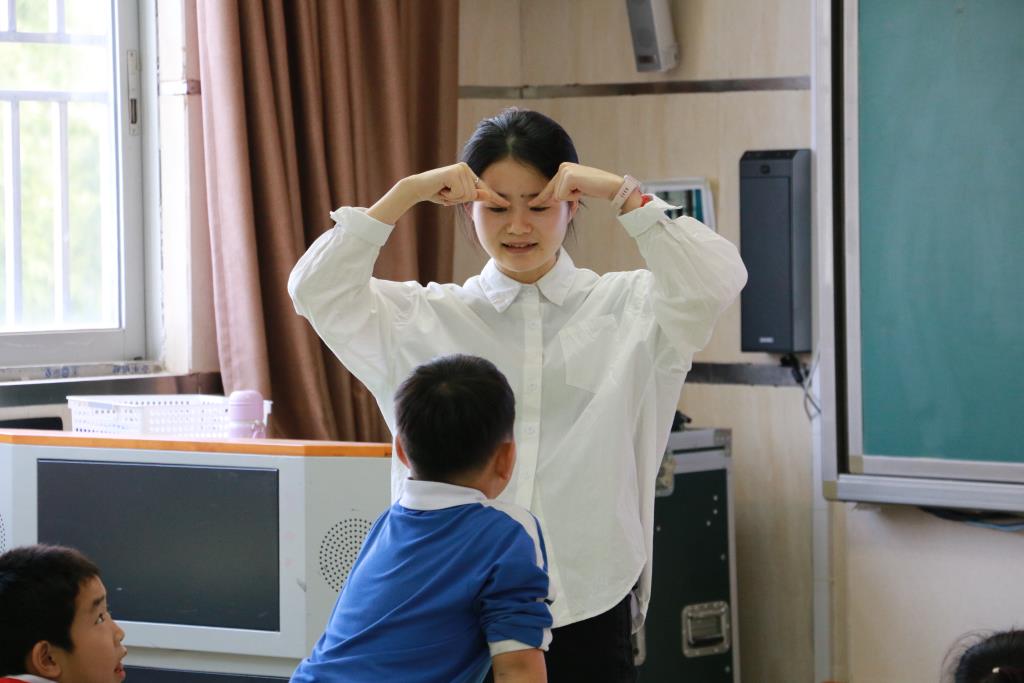 深圳市笋岗小学举行新老师汇报课融合教育活动