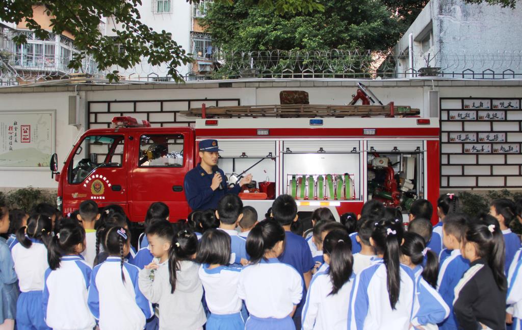 深圳市南湖小学举行2024-2025学年第一学期消防疏散演练