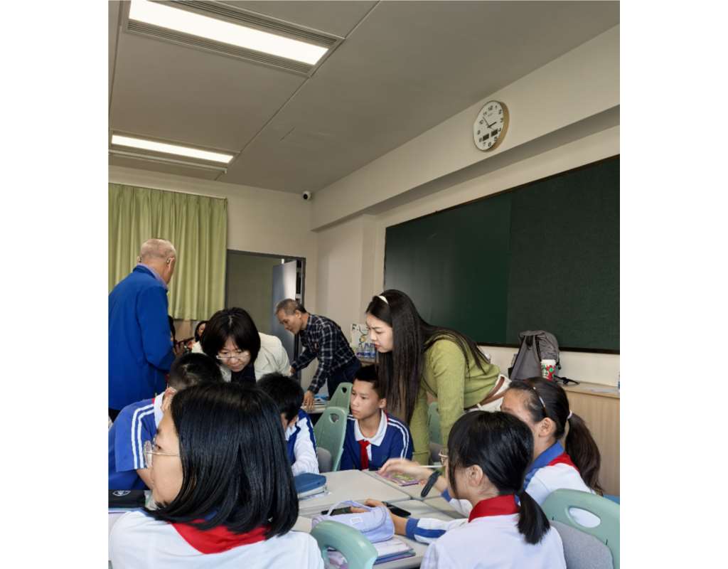 课堂小组讨论实况