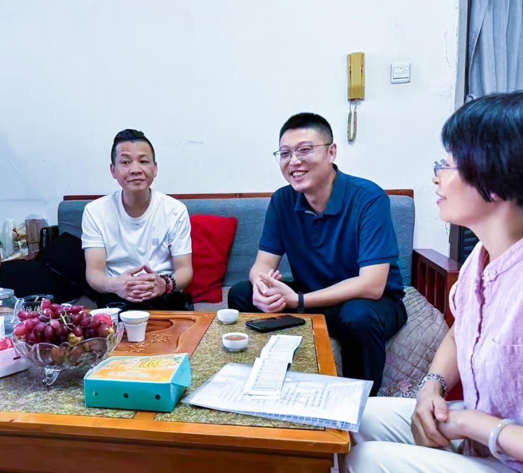 翠园文锦中学开展“党员教师访千家”活动