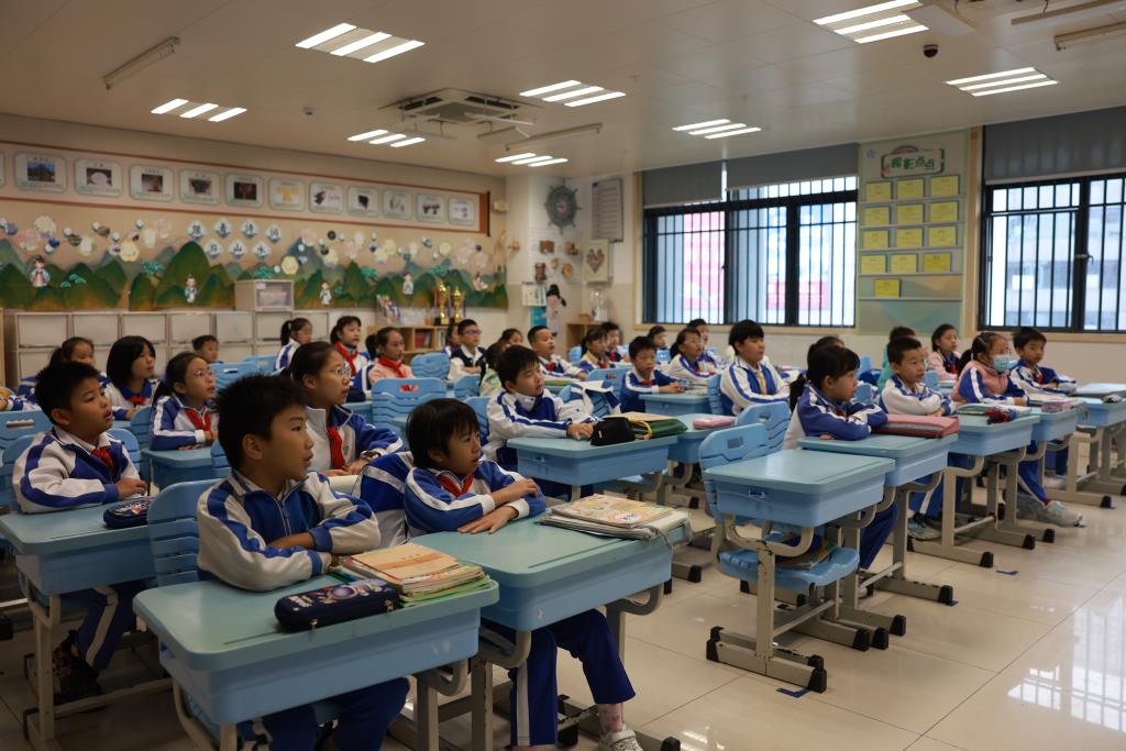——深圳市翠北实验小学第15周主题班会