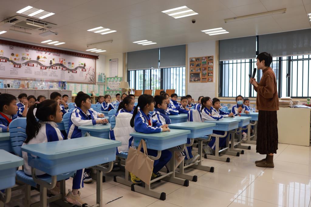 ——深圳市翠北实验小学第15周主题班会