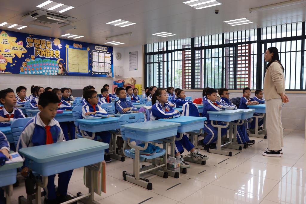 ——深圳市翠北实验小学第15周主题班会