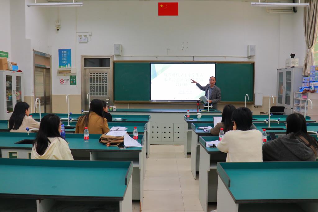 专家做课题指导2