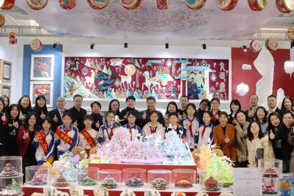 罗湖区教科院实验教育集团中小贯通美育浸润学生主题创作展开幕