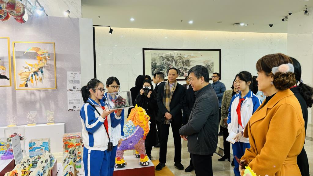 罗湖区教科院实验教育集团中小贯通美育浸润学生主题创作展开幕