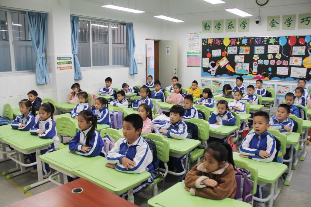 泳坛双子星的成长与荣耀 ——南湖小学开展校长课堂第十七讲