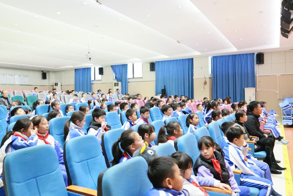 深圳市莲南教育集团安芳小学聘任科学副校长