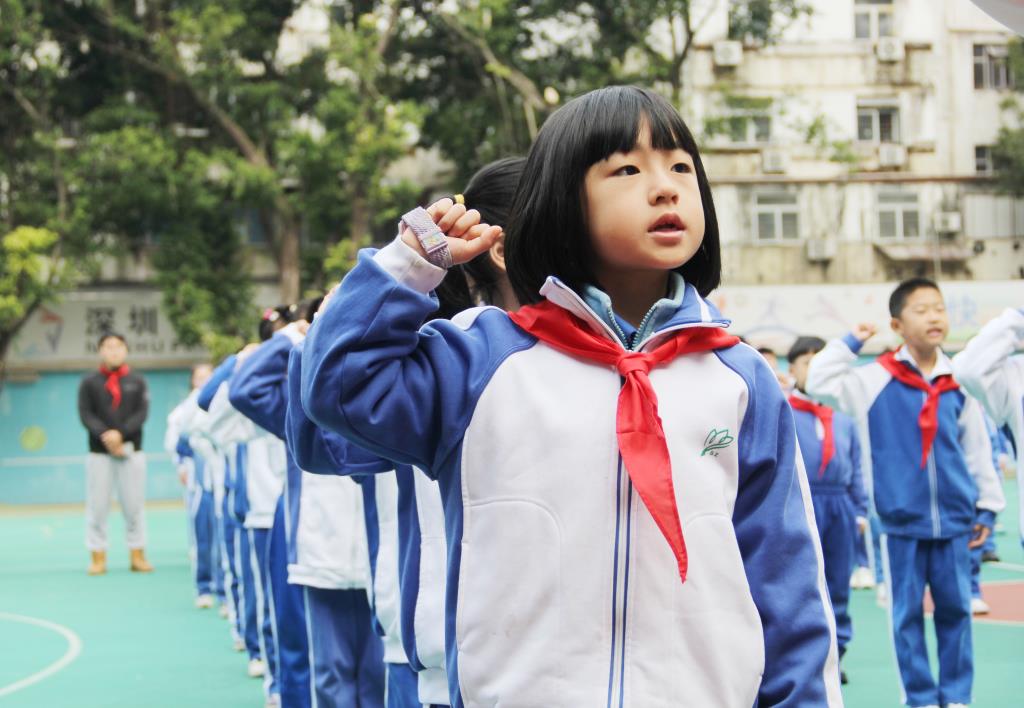 小小先锋，共筑中国梦 ——深圳市南湖小学举行少先队员入队仪式