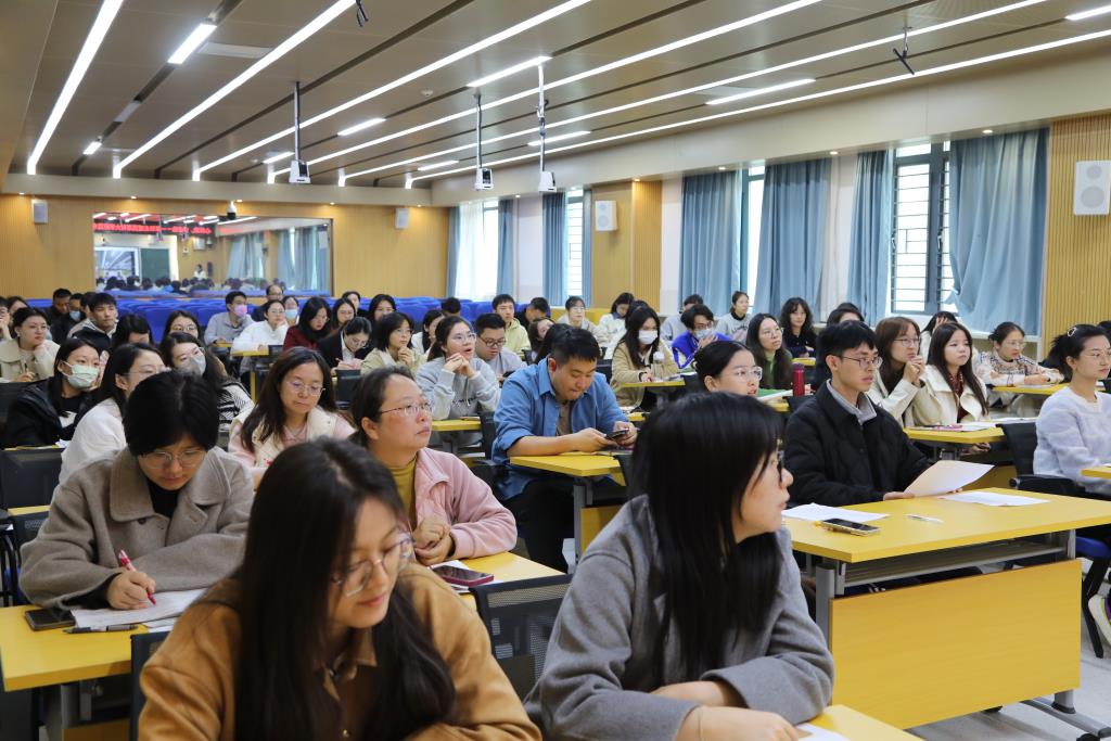 布心中学开展2024年度青年教师总结分享会