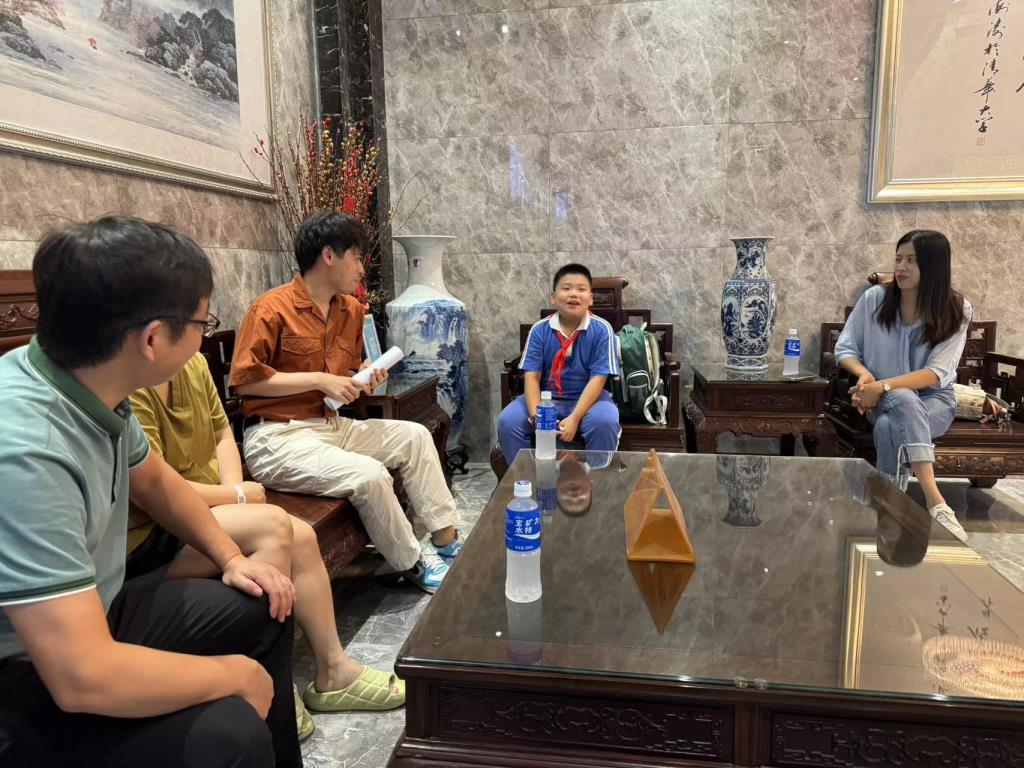 深圳市南湖小学开展党员教师家访活动