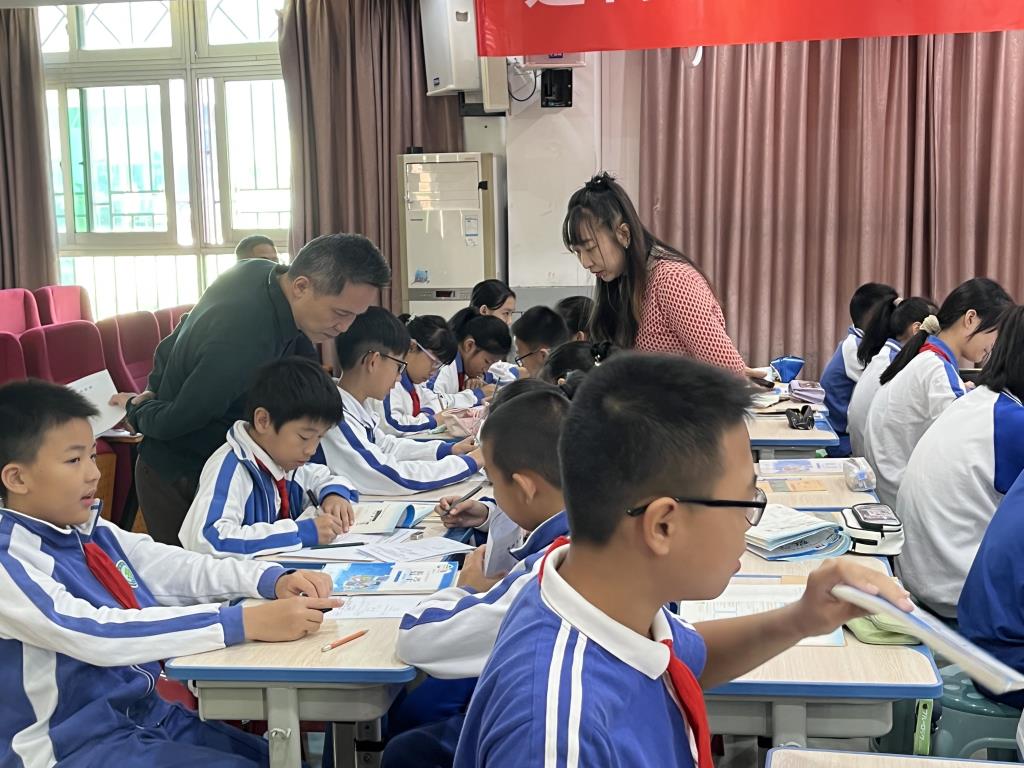 深圳市洪湖小学开展数学教研周活动