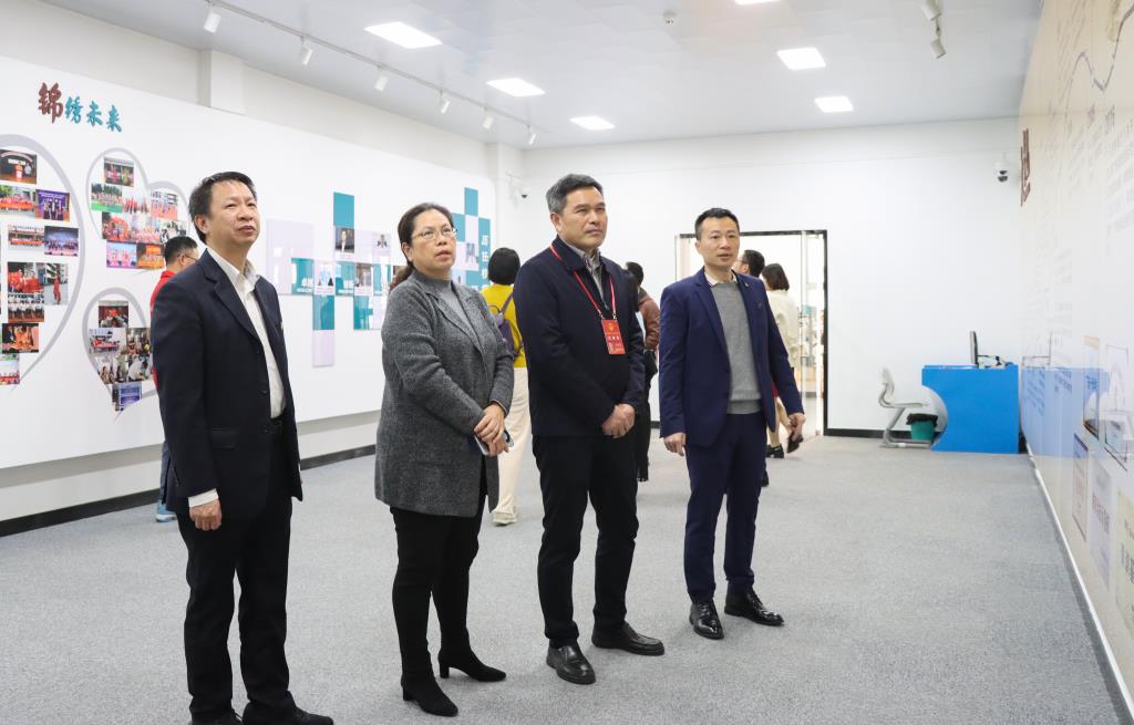 翠园文锦中学迎接罗湖区人大代表入校调研