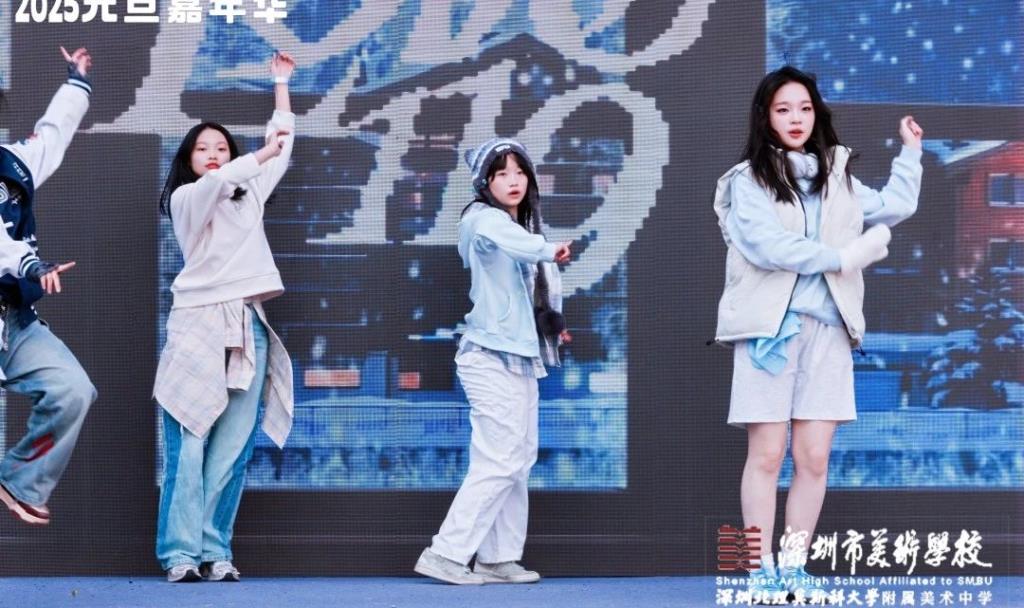 草地音乐会、创意集市……深美师生喜迎2025年，共赴心灵的狂