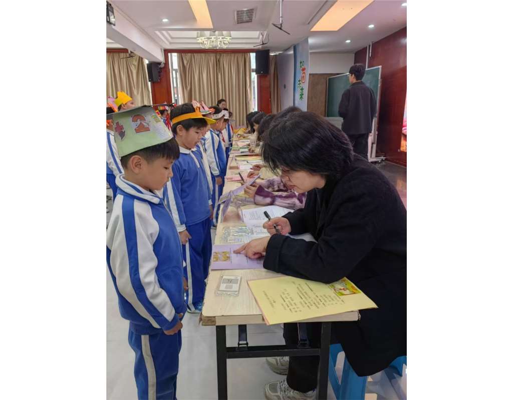 语文风采绽，数学智慧扬——翠茵学校期末嘉年华精彩纷呈