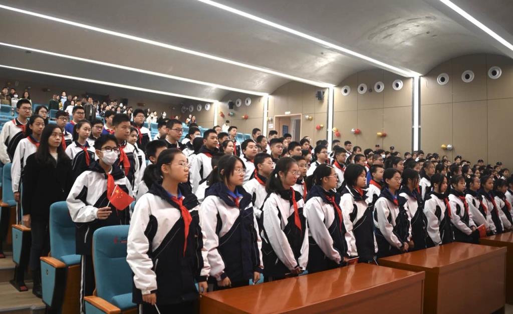 满怀希望再出发——深圳市桂园中学2025年第一次升旗仪式顺利