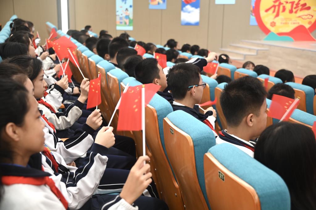 满怀希望再出发——深圳市桂园中学2025年第一次升旗仪式顺利