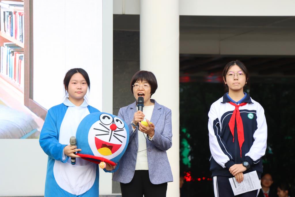 翠园文锦中学举行封面班主任颁奖盛典暨爱班爱校教育主题活动