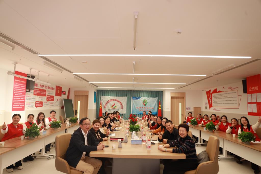 怀集县教师团队到桂园中学进行家庭教育交流活动