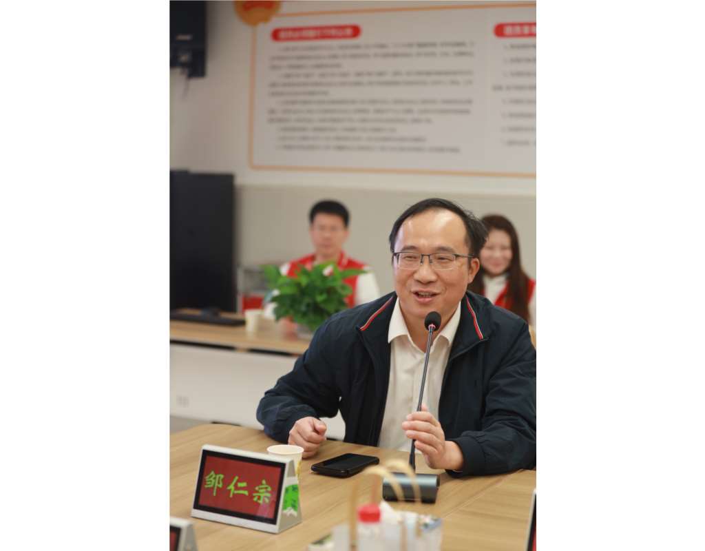 怀集县教师团队到桂园中学进行家庭教育交流活动