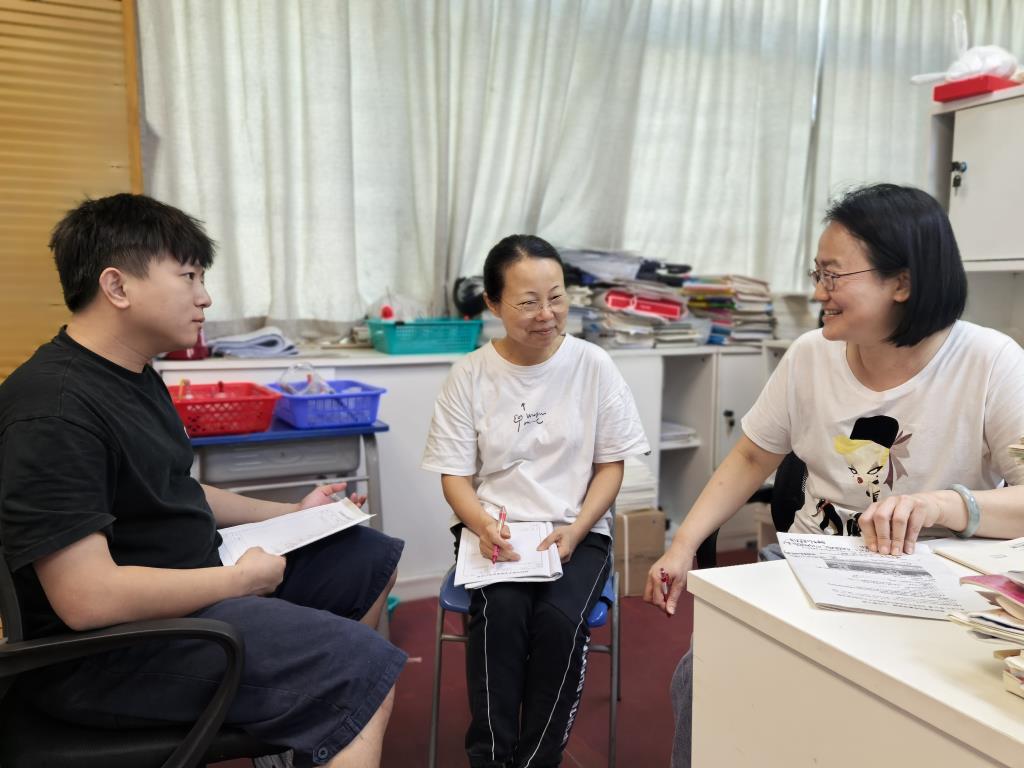 深圳市罗湖区滨河实验中学党支部广泛开展谈心谈话活动