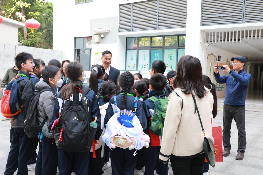 叶书记带领团队欢迎香港客人