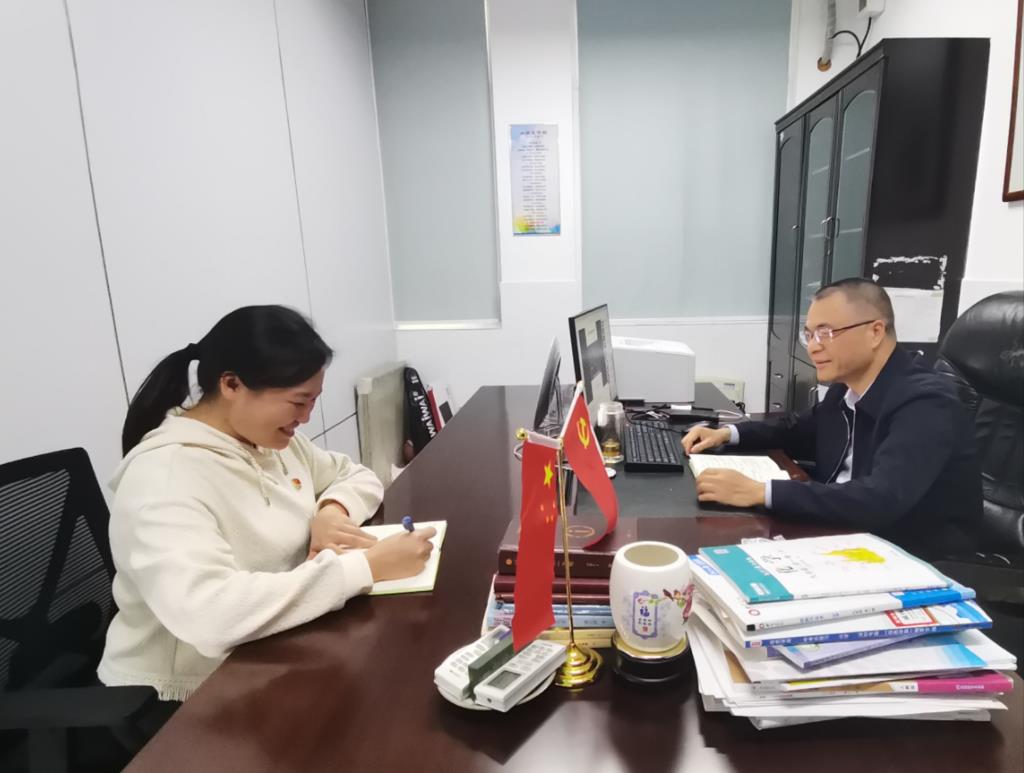 深圳市罗湖区滨河实验中学党支部广泛开展谈心谈话活动